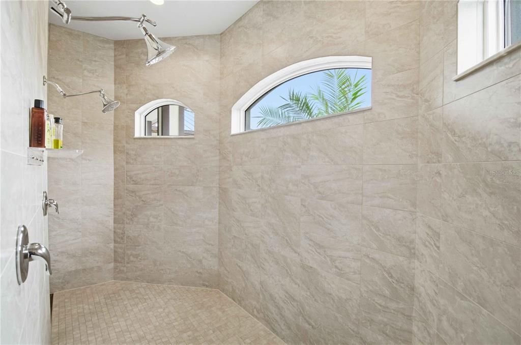 En Venta: $617,000 (3 camas, 2 baños, 2425 Pies cuadrados)