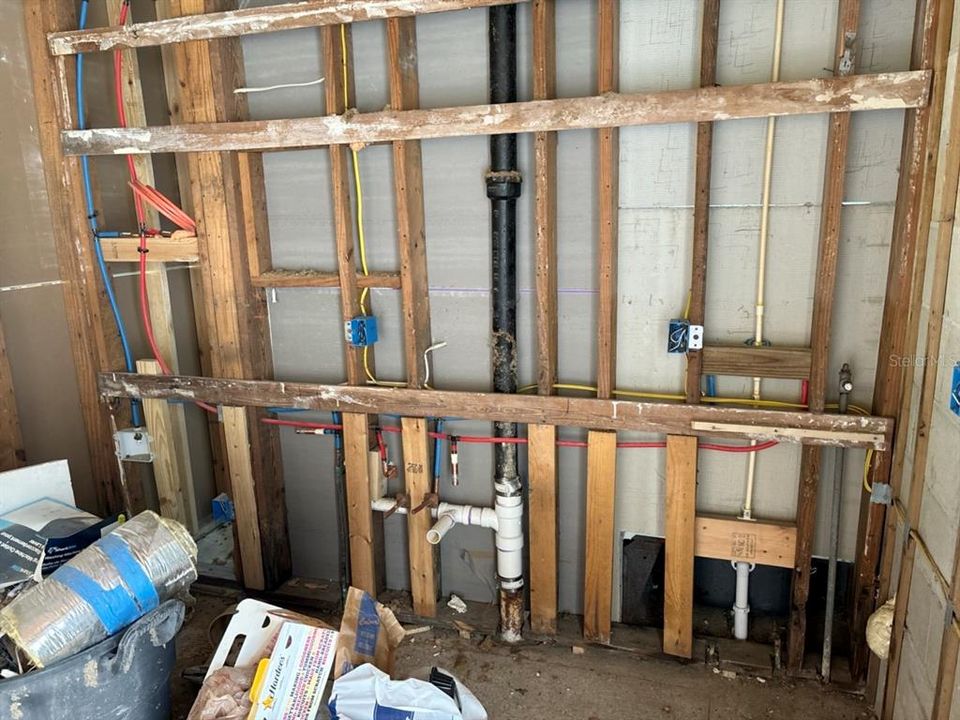 For Sale: $89,900 (2 beds, 1 baths, 948 Square Feet)