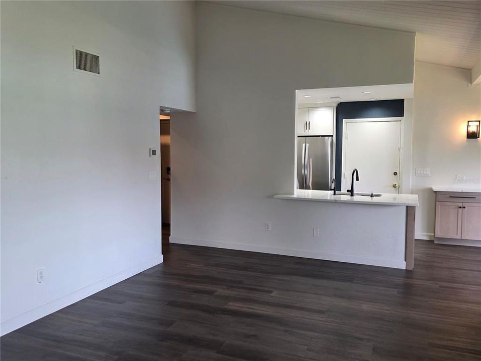 В аренду: $2,495 (2 спален, 2 ванн, 1145 Квадратных фут)