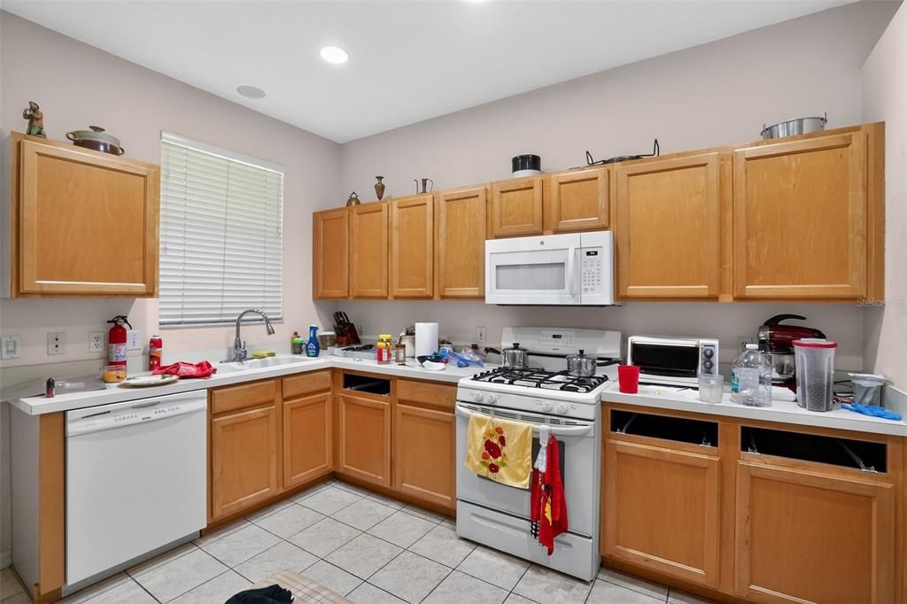 For Sale: $410,000 (3 beds, 2 baths, 1829 Square Feet)