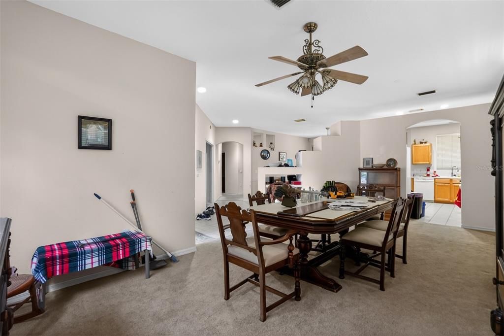 For Sale: $410,000 (3 beds, 2 baths, 1829 Square Feet)