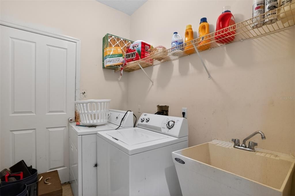 For Sale: $410,000 (3 beds, 2 baths, 1829 Square Feet)