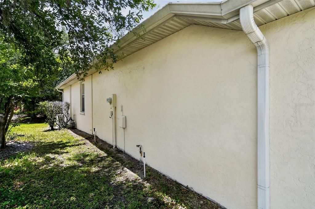 For Sale: $410,000 (3 beds, 2 baths, 1829 Square Feet)