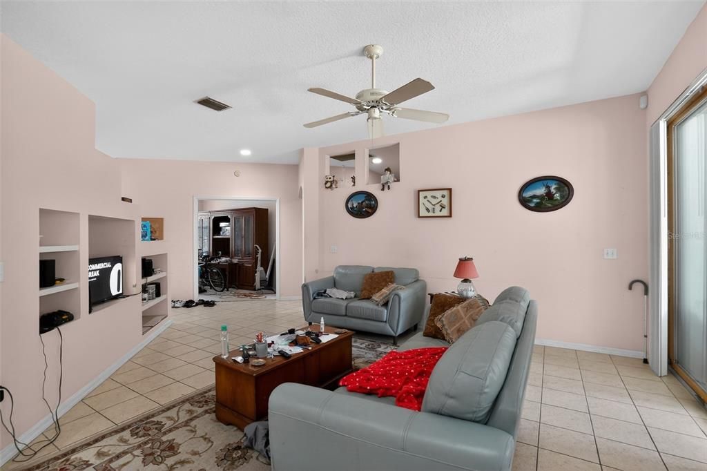 For Sale: $410,000 (3 beds, 2 baths, 1829 Square Feet)