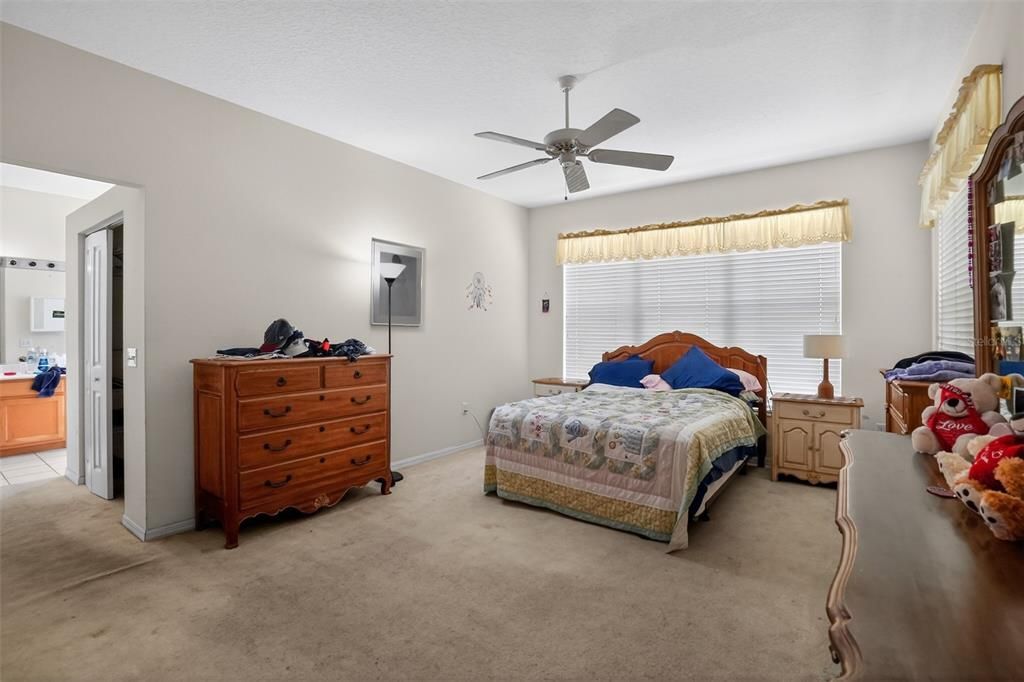 For Sale: $410,000 (3 beds, 2 baths, 1829 Square Feet)