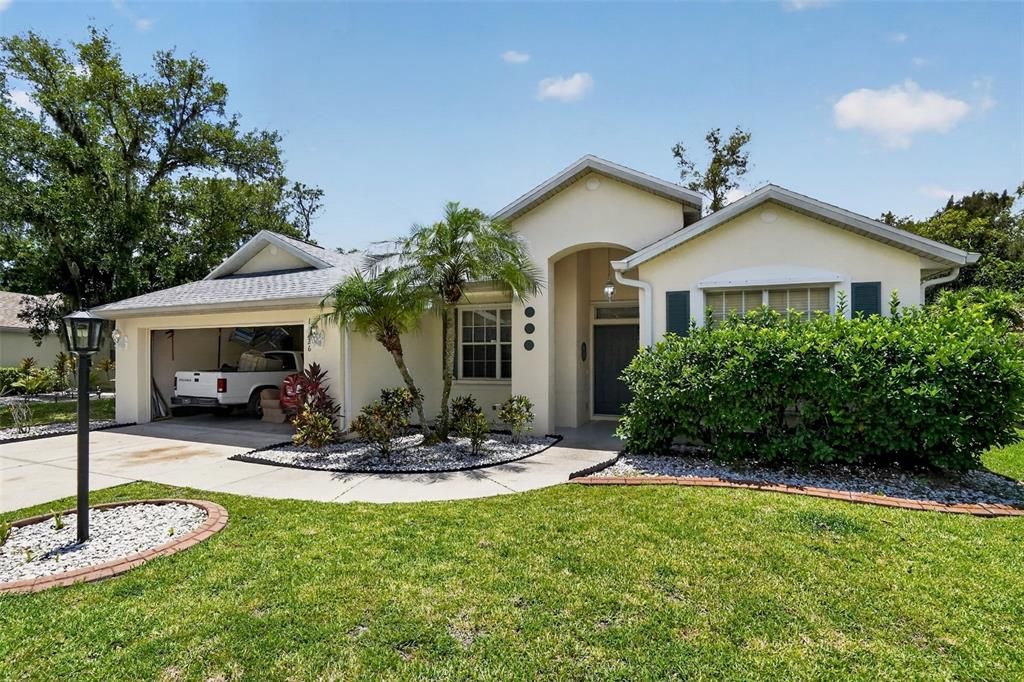 For Sale: $410,000 (3 beds, 2 baths, 1829 Square Feet)
