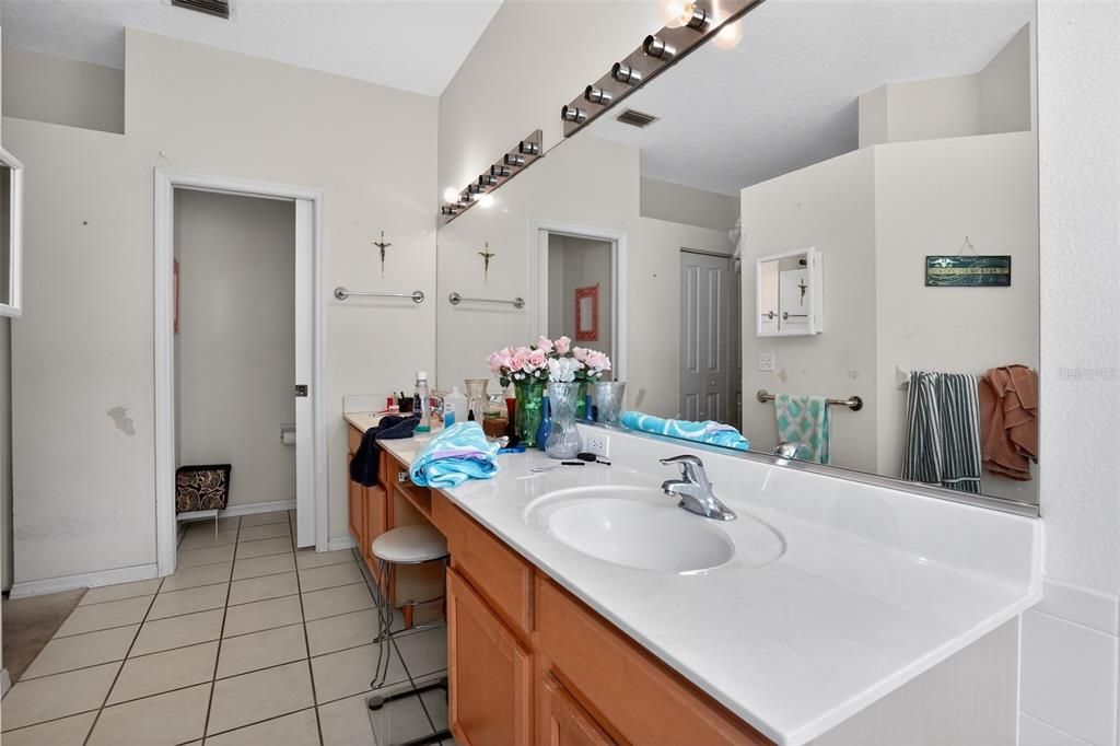 For Sale: $410,000 (3 beds, 2 baths, 1829 Square Feet)