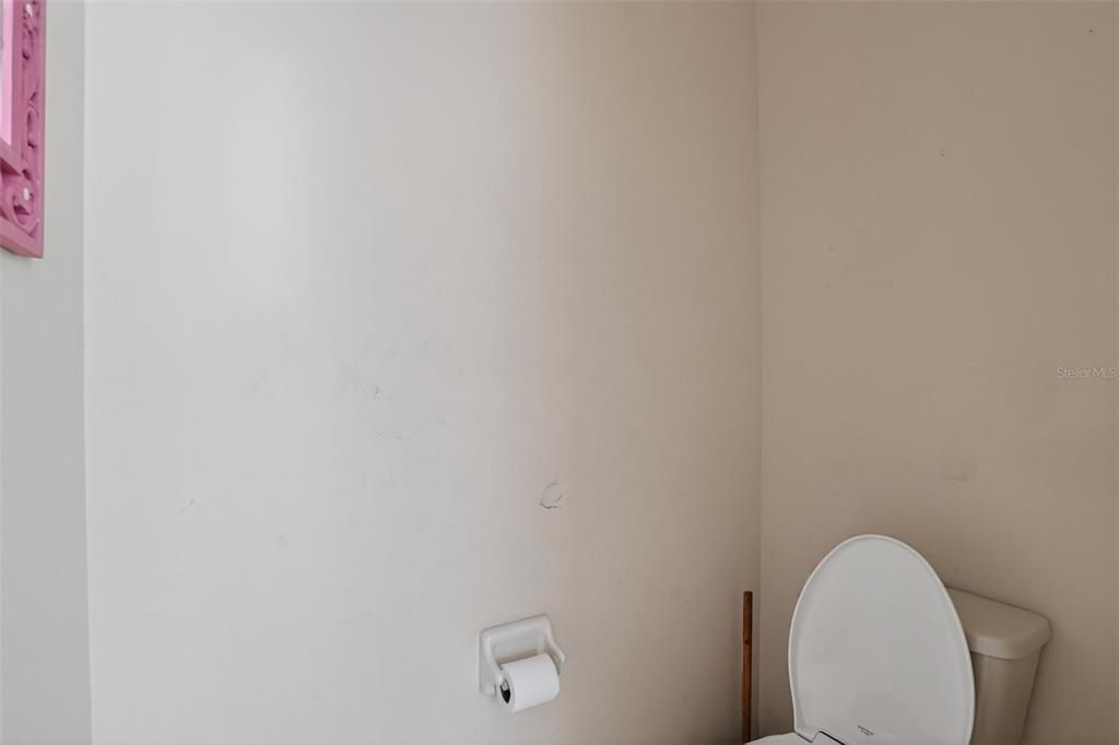 For Sale: $410,000 (3 beds, 2 baths, 1829 Square Feet)