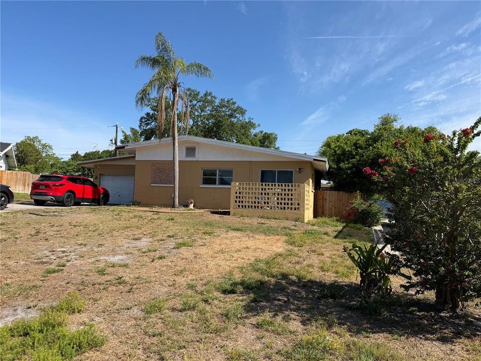 For Sale: $319,700 (4 beds, 1 baths, 1610 Square Feet)