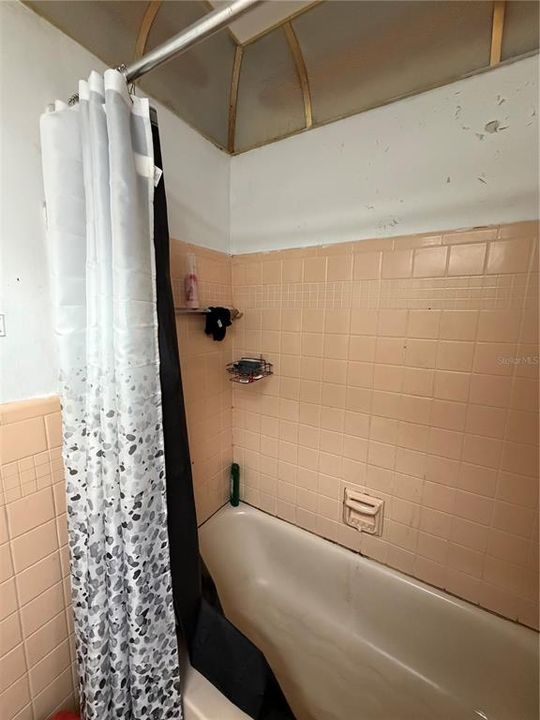 For Sale: $319,700 (4 beds, 1 baths, 1610 Square Feet)