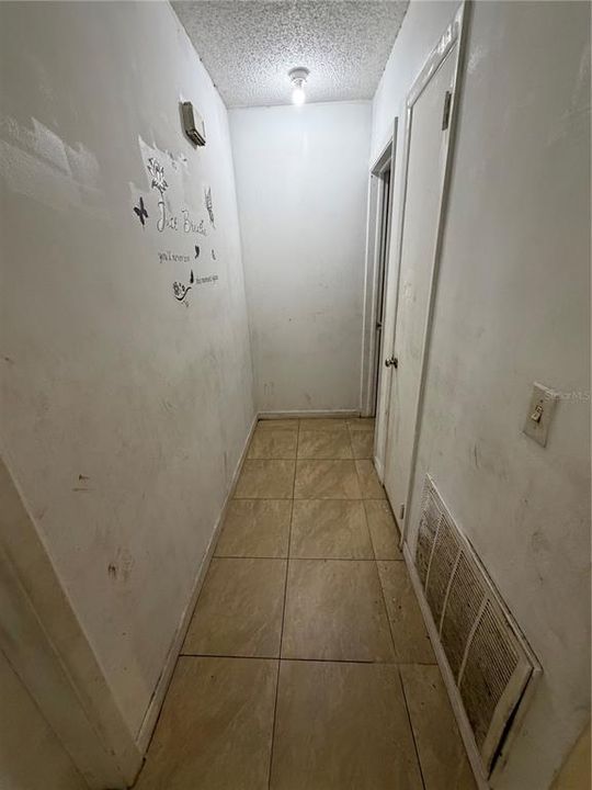 For Sale: $319,700 (4 beds, 1 baths, 1610 Square Feet)