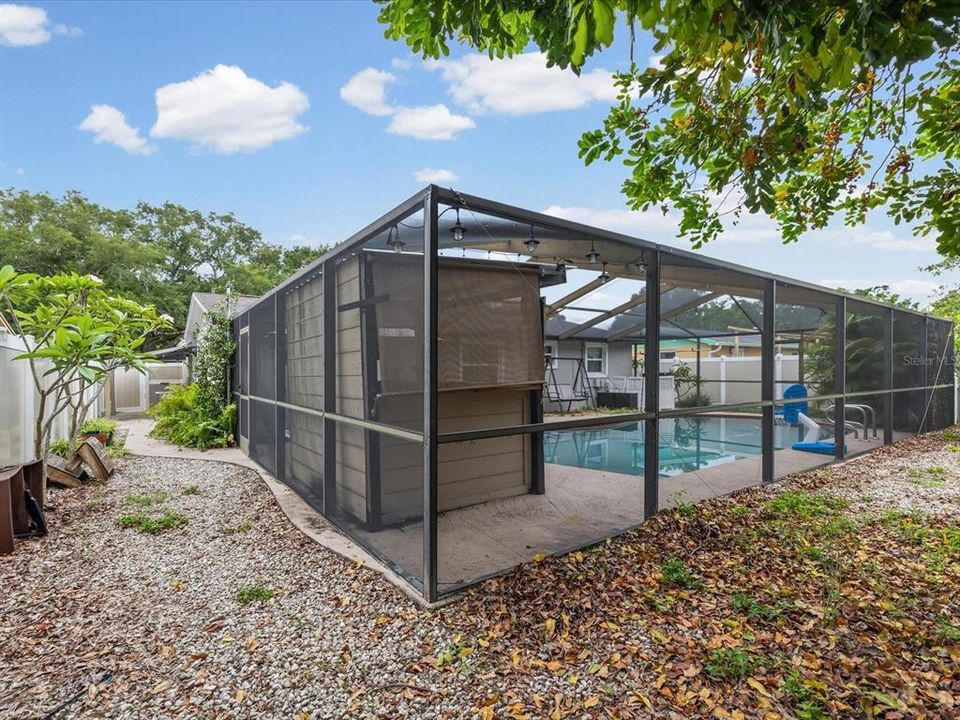 For Sale: $390,000 (2 beds, 1 baths, 888 Square Feet)