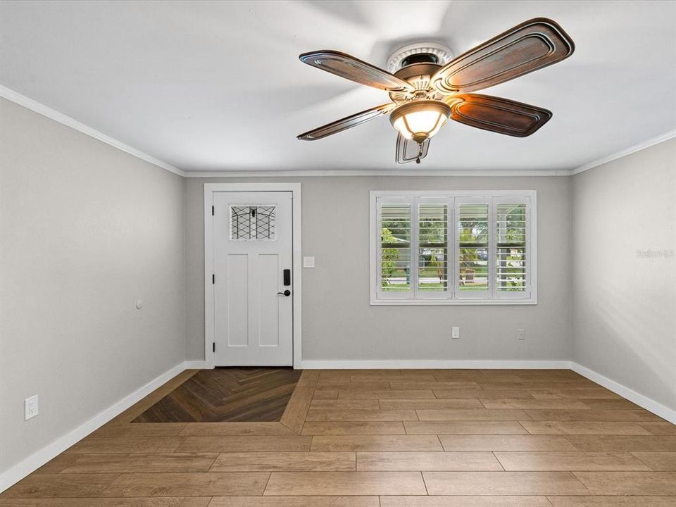 For Sale: $390,000 (2 beds, 1 baths, 888 Square Feet)