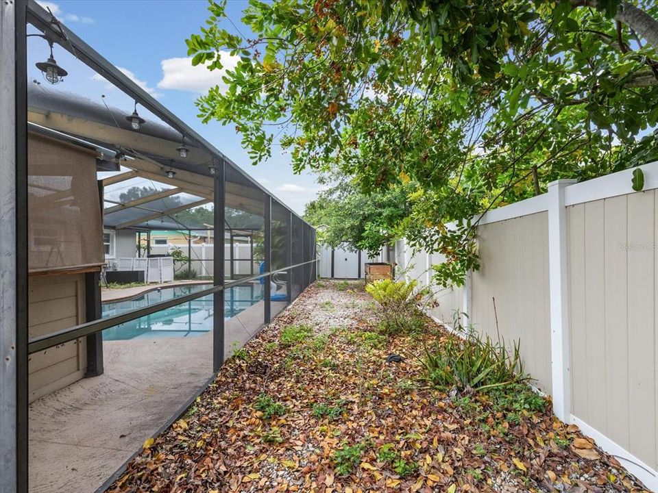 For Sale: $390,000 (2 beds, 1 baths, 888 Square Feet)