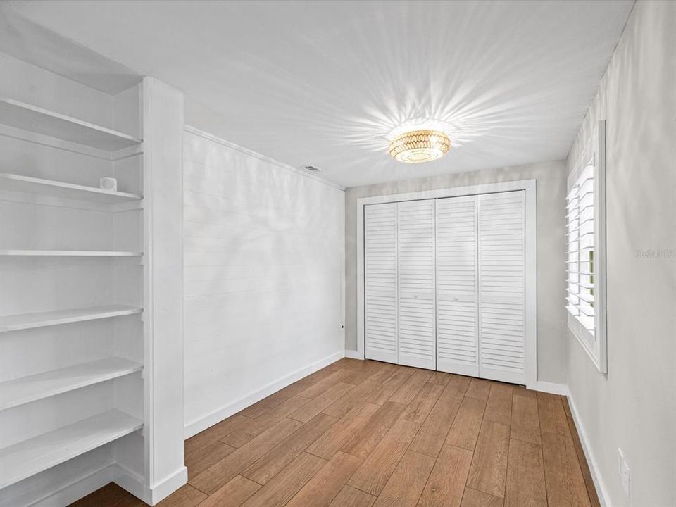 For Sale: $390,000 (2 beds, 1 baths, 888 Square Feet)