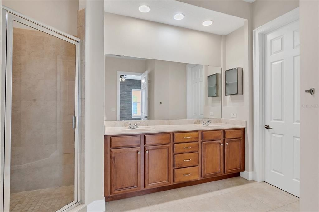 For Rent: $3,795 (3 beds, 3 baths, 2150 Square Feet)