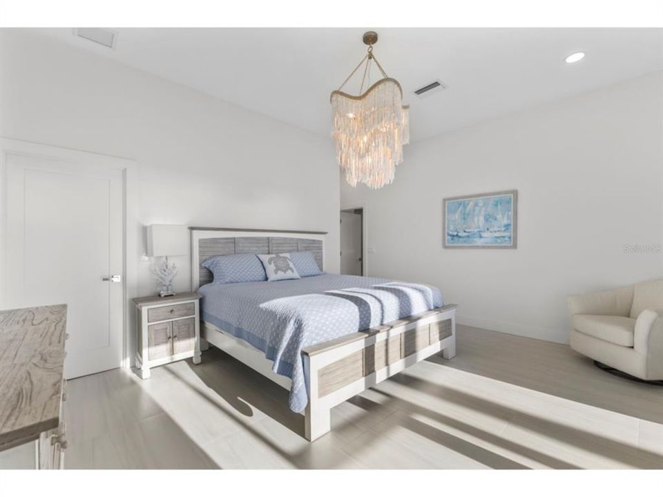 For Rent: $12,000 (2 beds, 2 baths, 1403 Square Feet)
