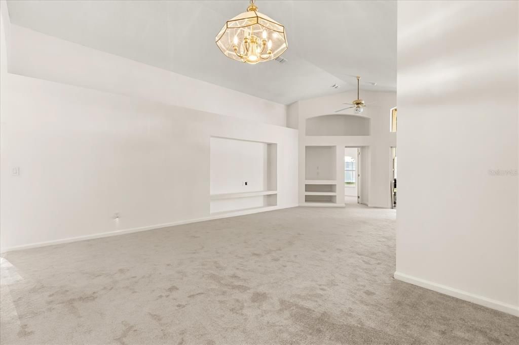 На продажу: $329,999 (3 спален, 2 ванн, 1704 Квадратных фут)