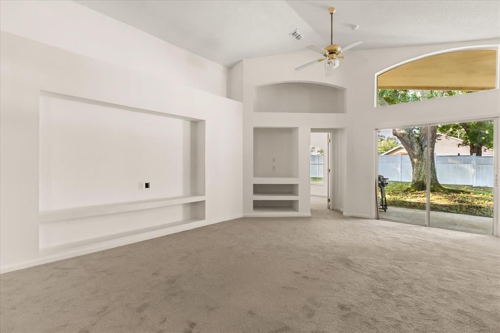 На продажу: $329,999 (3 спален, 2 ванн, 1704 Квадратных фут)
