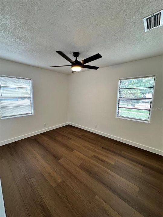 For Sale: $285,000 (2 beds, 1 baths, 1096 Square Feet)