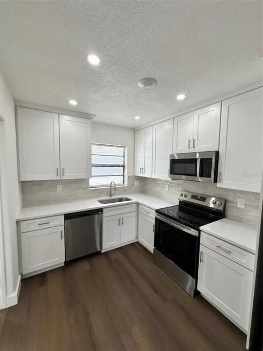 For Sale: $285,000 (2 beds, 1 baths, 1096 Square Feet)