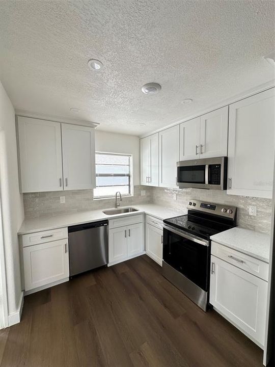 For Sale: $285,000 (2 beds, 1 baths, 1096 Square Feet)