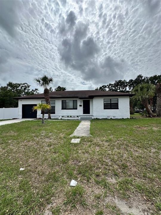 For Sale: $285,000 (2 beds, 1 baths, 1096 Square Feet)