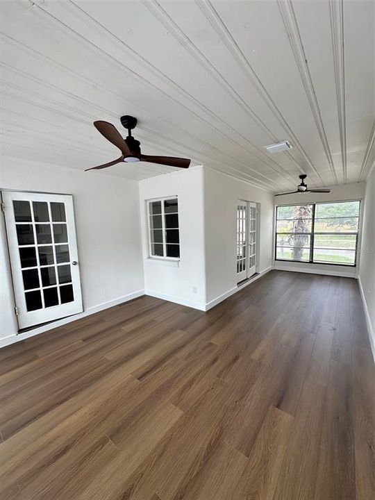 For Sale: $285,000 (2 beds, 1 baths, 1096 Square Feet)