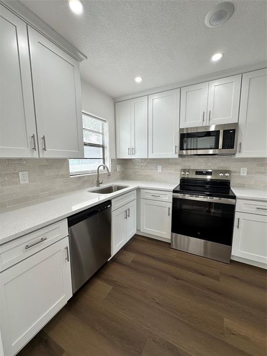 For Sale: $285,000 (2 beds, 1 baths, 1096 Square Feet)