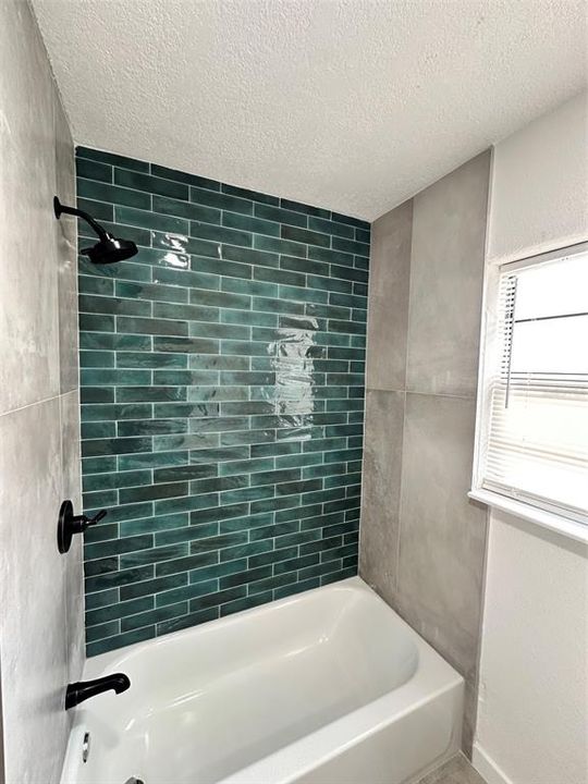 For Sale: $285,000 (2 beds, 1 baths, 1096 Square Feet)