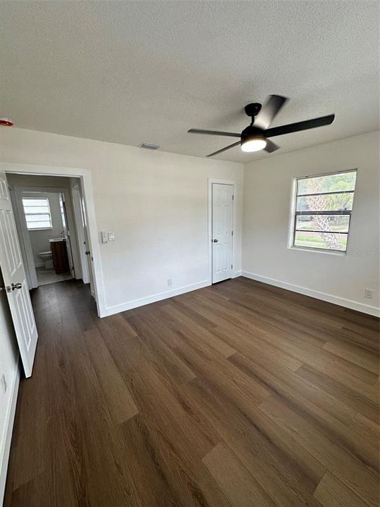For Sale: $285,000 (2 beds, 1 baths, 1096 Square Feet)