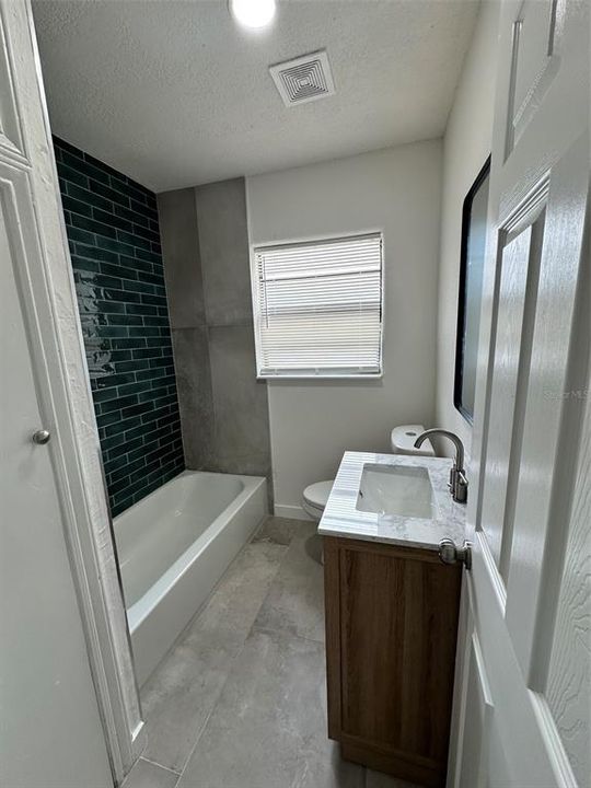 For Sale: $285,000 (2 beds, 1 baths, 1096 Square Feet)