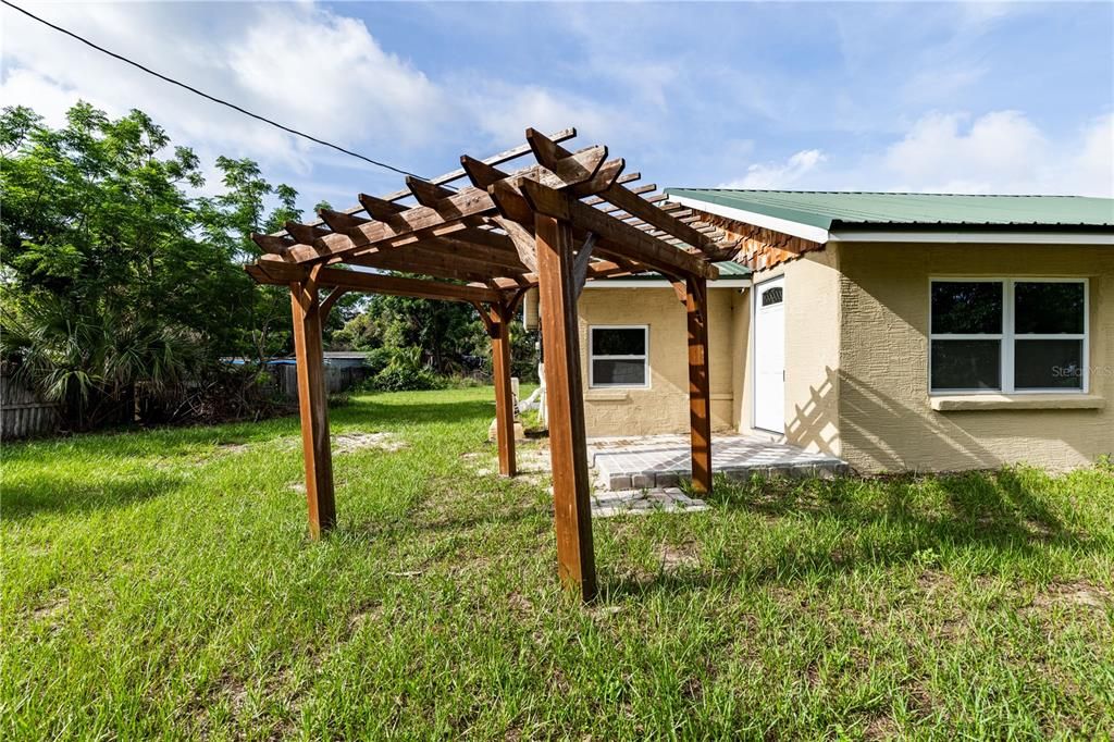 На продажу: $350,000 (2 спален, 1 ванн, 976 Квадратных фут)