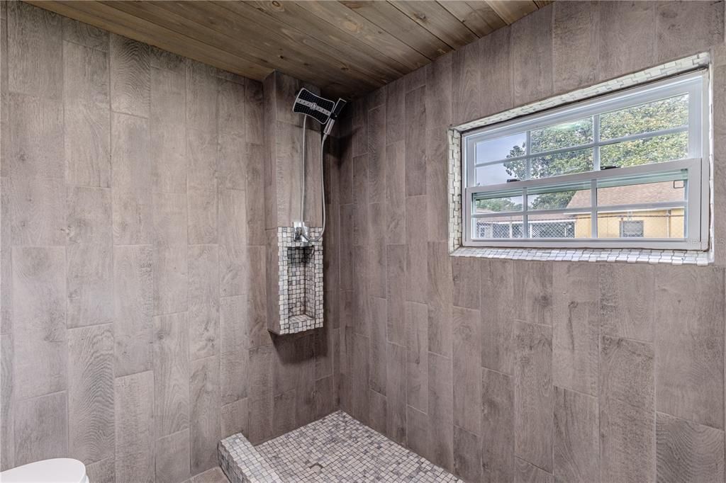 На продажу: $350,000 (2 спален, 1 ванн, 976 Квадратных фут)
