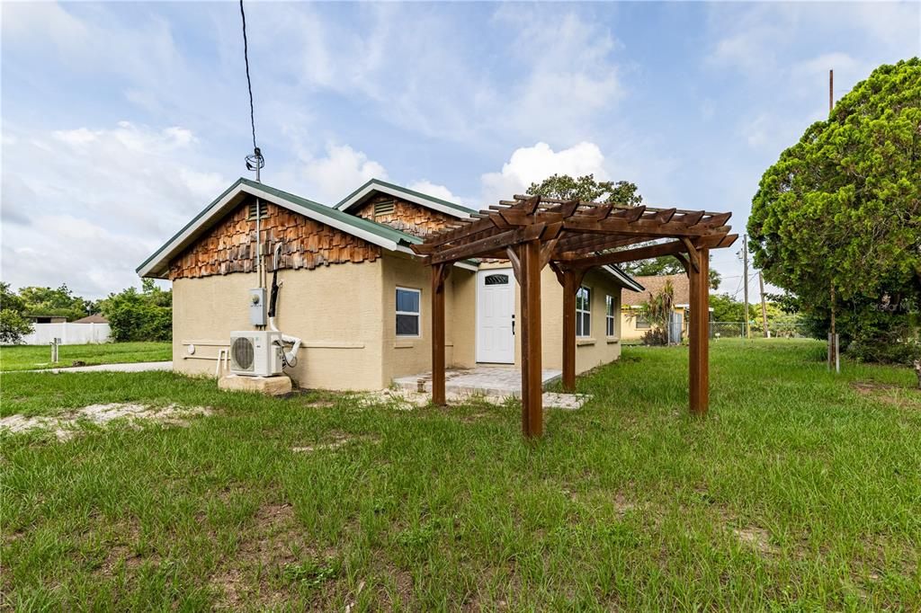 На продажу: $350,000 (2 спален, 1 ванн, 976 Квадратных фут)