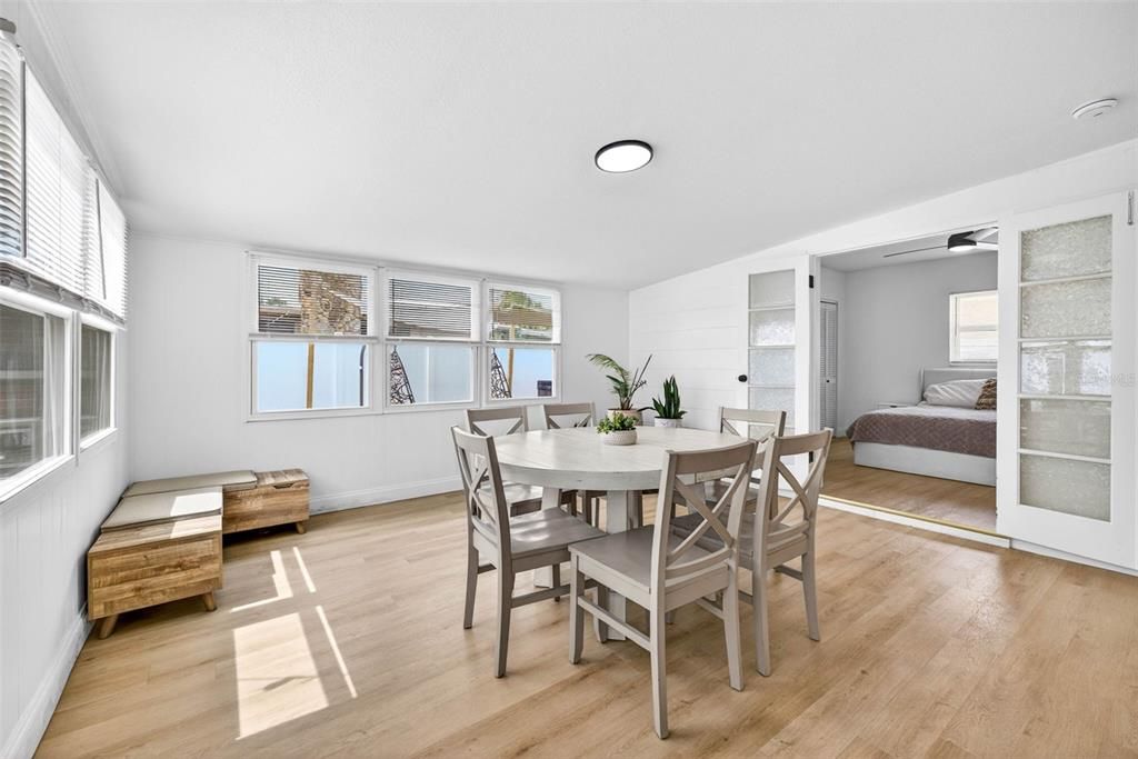 En Venta: $549,000 (4 camas, 2 baños, 1822 Pies cuadrados)