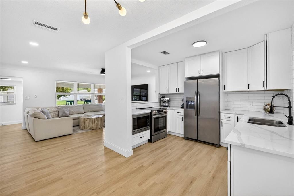 En Venta: $549,000 (4 camas, 2 baños, 1822 Pies cuadrados)