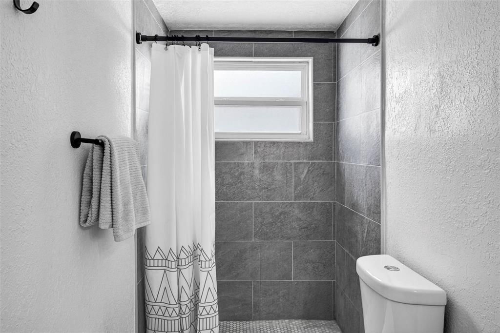En Venta: $549,000 (4 camas, 2 baños, 1822 Pies cuadrados)