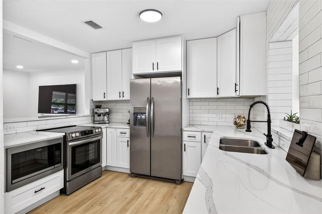 En Venta: $549,000 (4 camas, 2 baños, 1822 Pies cuadrados)