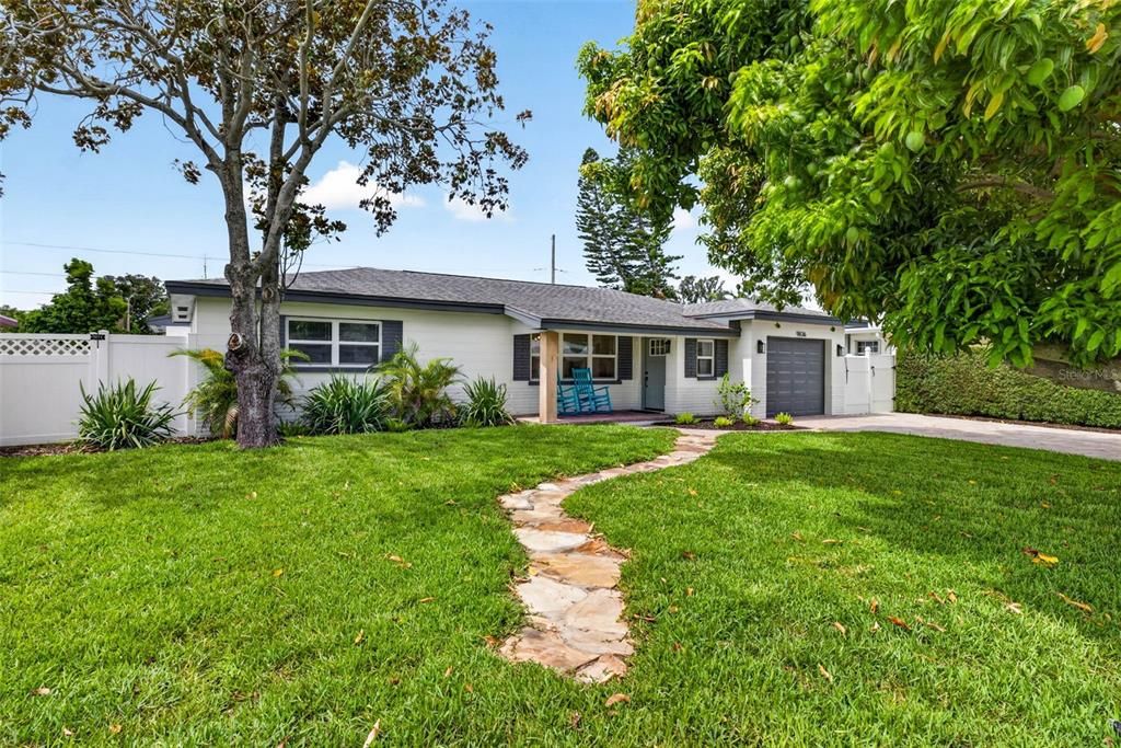 En Venta: $549,000 (4 camas, 2 baños, 1822 Pies cuadrados)