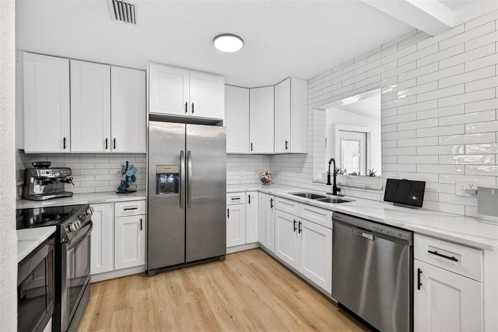 En Venta: $549,000 (4 camas, 2 baños, 1822 Pies cuadrados)