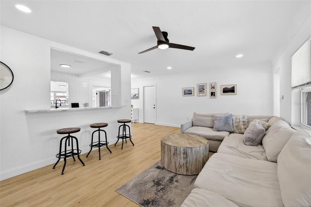En Venta: $549,000 (4 camas, 2 baños, 1822 Pies cuadrados)