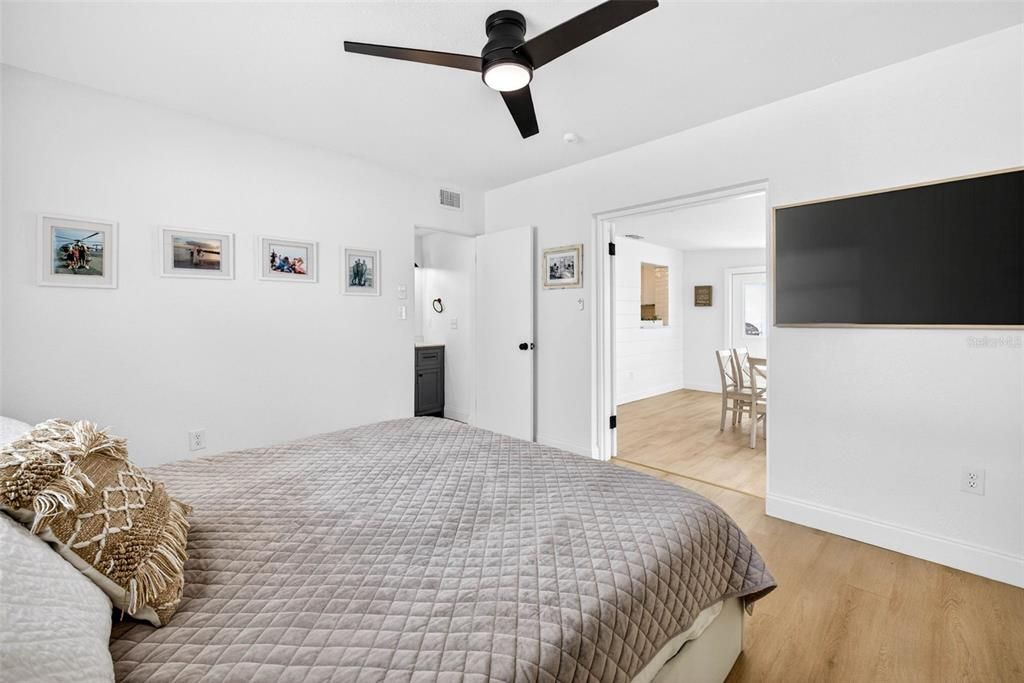 En Venta: $549,000 (4 camas, 2 baños, 1822 Pies cuadrados)