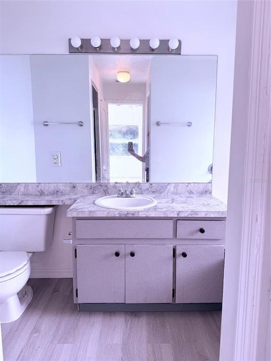 Active With Contract: $289,900 (3 beds, 2 baths, 1287 Square Feet)