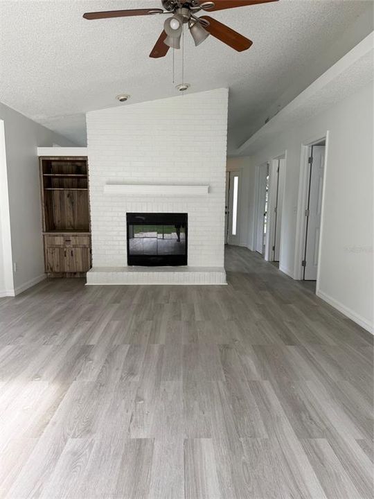 Active With Contract: $289,900 (3 beds, 2 baths, 1287 Square Feet)