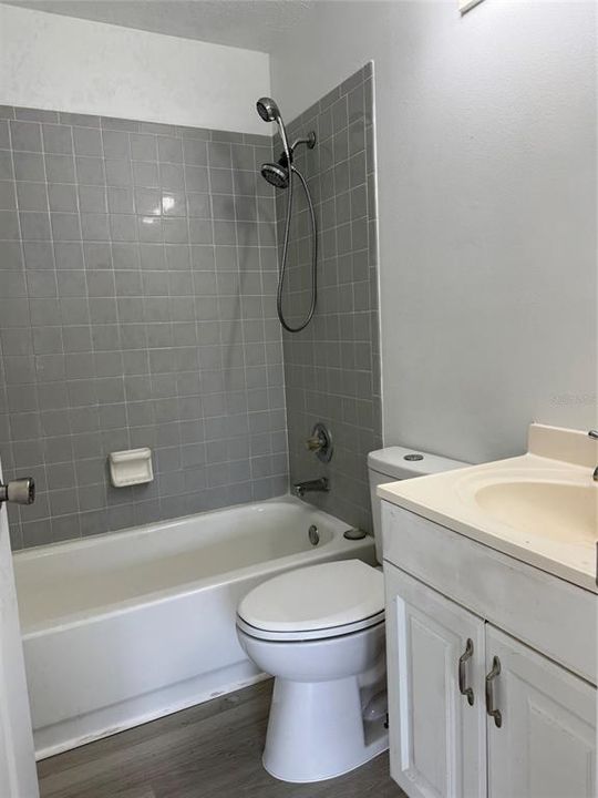 Active With Contract: $289,900 (3 beds, 2 baths, 1287 Square Feet)