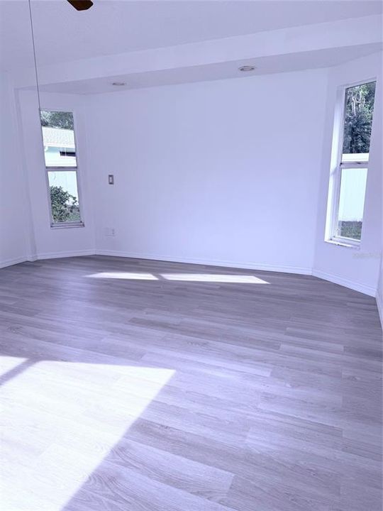 Active With Contract: $289,900 (3 beds, 2 baths, 1287 Square Feet)