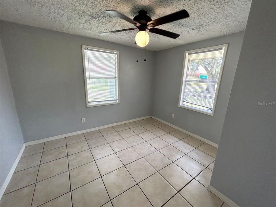 В аренду: $1,895 (3 спален, 1 ванн, 936 Квадратных фут)