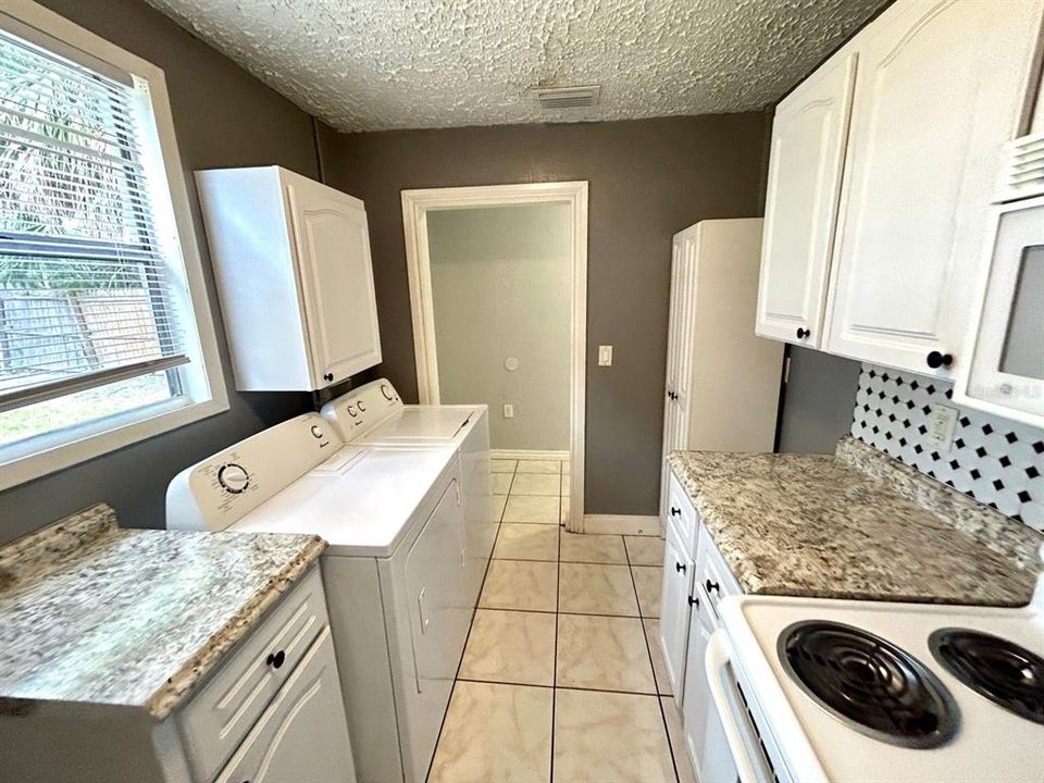 В аренду: $1,895 (3 спален, 1 ванн, 936 Квадратных фут)