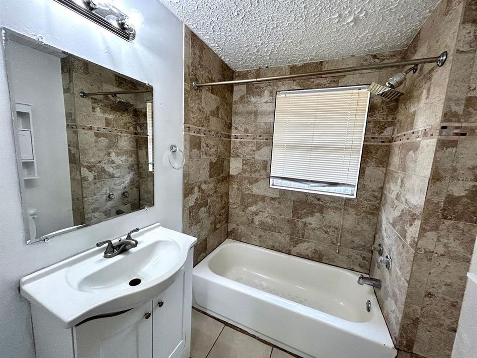 В аренду: $1,895 (3 спален, 1 ванн, 936 Квадратных фут)